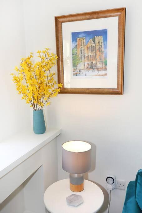 Central Ripon Apartment - View Of The Cathedral! Eksteriør billede